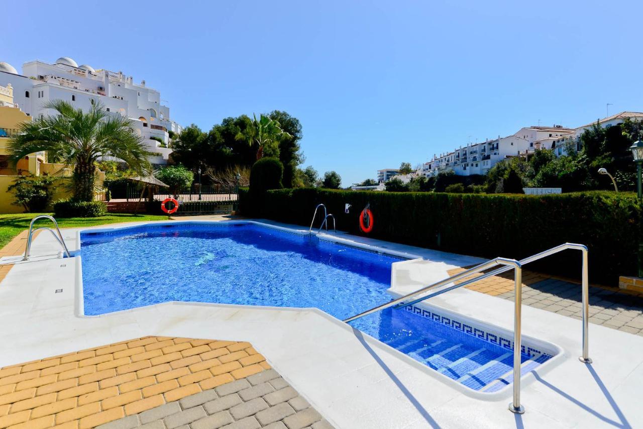 Refurbished 2-Bed Apartment Burriana Beach. Nerja Exterior photo