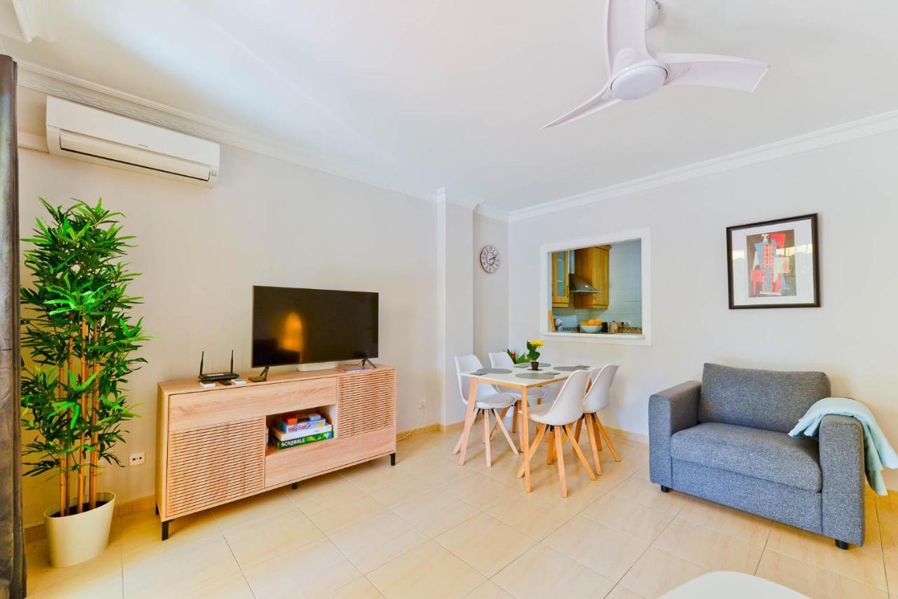 Refurbished 2-Bed Apartment Burriana Beach. Nerja Exterior photo